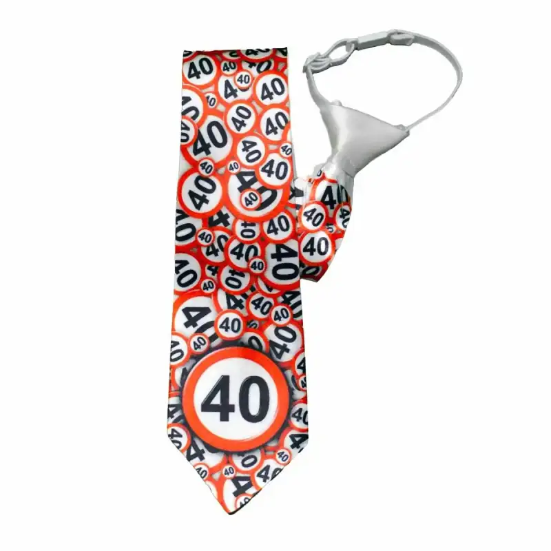 40 ani, cravata cu mesaj